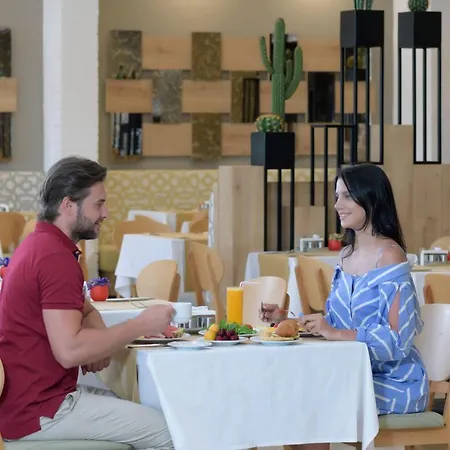 אתר נופש Novum Garden